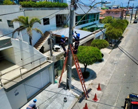 Ação emergencial do Projeto Poste Limpo chega ao Trapiche da Barra