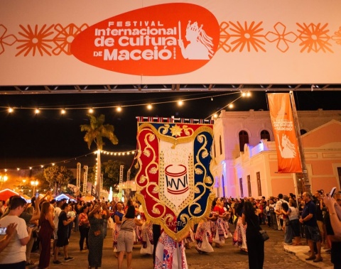 Jaraguá vira palco da cultura popular em grande cortejo no Festival Internacional de Cultura de Maceió