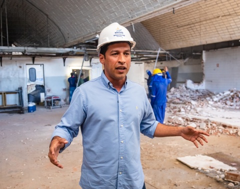 Vice-prefeito e titular da Seminfra vistoria obras do Novo Mercado da Produção
