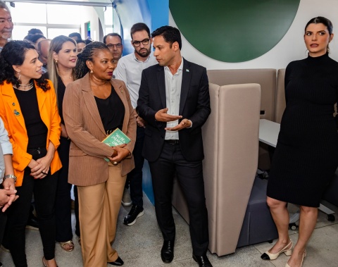 Vice-prefeito inaugura primeiro Parque Biblioteca bilíngue do Brasil, no Benedito Bentes