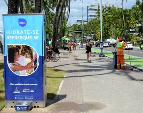 Estações de hidratação refrescam verão de maceioenses e turistas