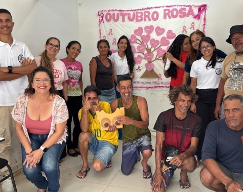 Ação em alusão ao Outubro Rosa beneficia usuários do Centro Pop