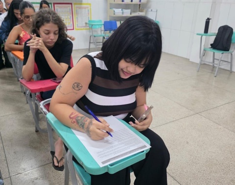 Curso gratuito de inglês da Prefeitura de Maceió transforma relação de aluna com o idioma