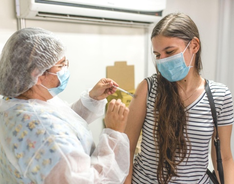 Saúde inicia campanha de vacinação contra HPV nas escolas nesta segunda(21)