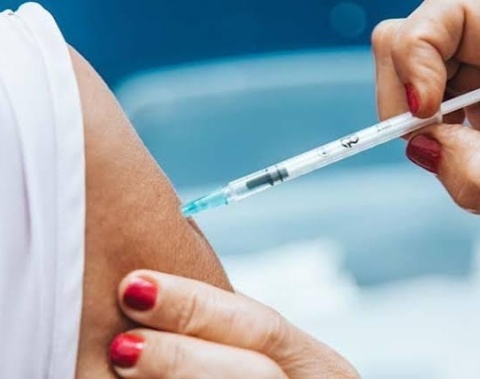 Maceió amplia vacinação contra a doença pneumocócica para pessoas a partir de 85 anos