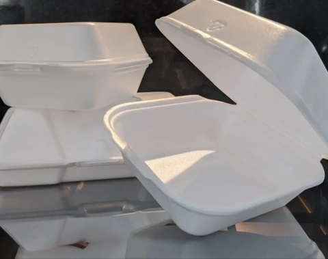 Isopor é reciclável? Alurb orienta a respeito do descarte correto deste material