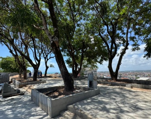 Revitalização do Mirante Santa Terezinha atinge 50% de avanço físico