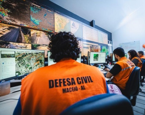 Defesa Civil orienta população sobre previsão de ventos fortes até domingo(18) e risco de queda de árvores em Maceió
