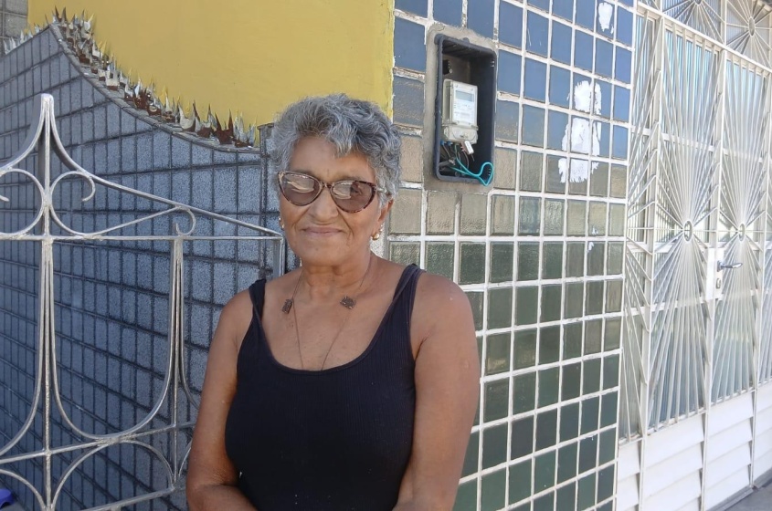 Moradores do Prado são orientados sobre descarte correto de resíduos. Foto: Tháchyna Lorena (estagiária)/ Ascom Alurb