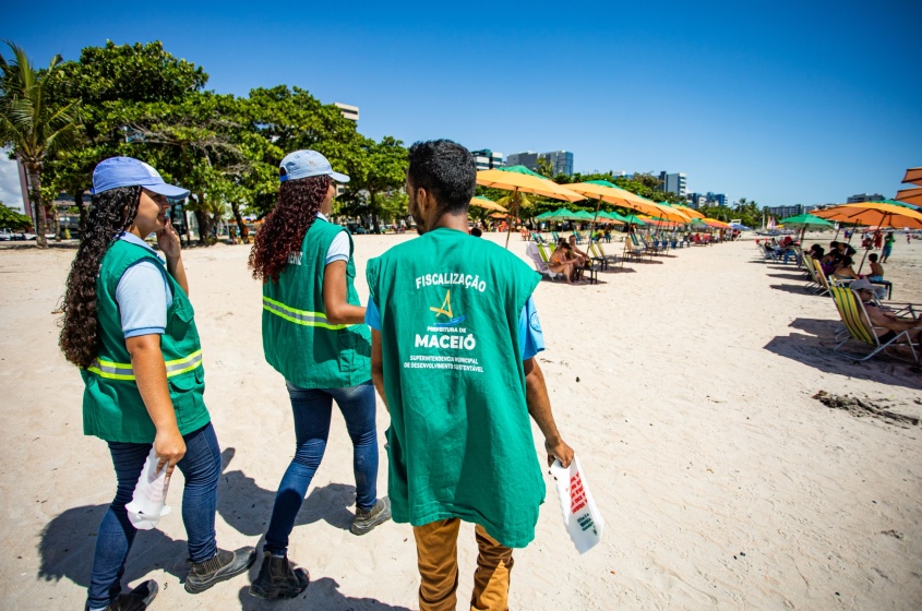 Ações de educação ambiental visam conscientizar banhistas. Foto: Jonathan Lins/Secom Maceió
