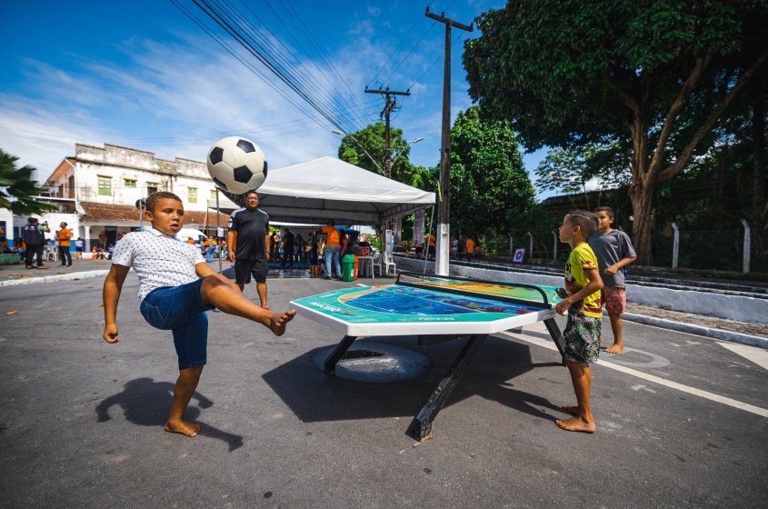 Criançada aproveitou o Futmesa. Foto: Jonathan Lins/Secom Maceió