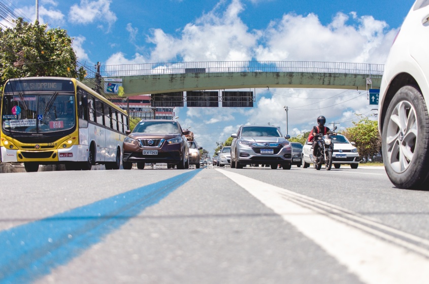 Principais recomendações são adotar a direção defensiva, respeitar os limites de velocidade e evitar ultrapassagens perigosas. Foto: Ascom SMTT/Idalécio Lucas