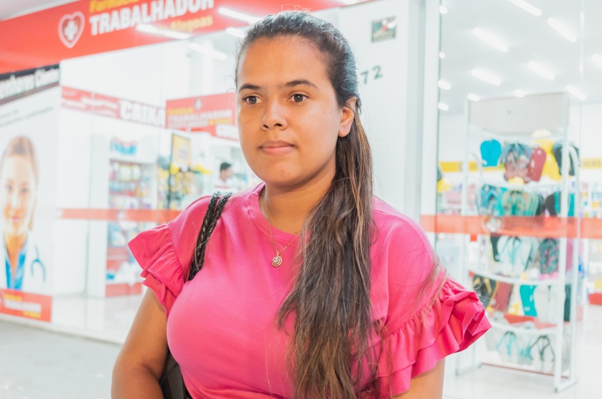 Auxiliar administrativa Larissa Querino destacou que a lei dá mais segurança. Foto: Joyce Juliana/Ascom SMTT