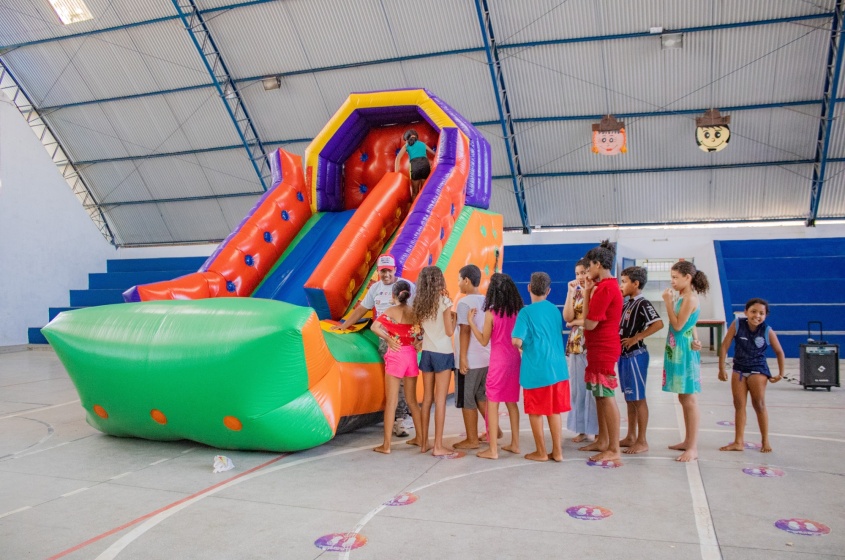 Além de se divertir com os brinquedos, alunos também participaram de oficinas. Foto: Bárbara Wanderley/Secom Maceió