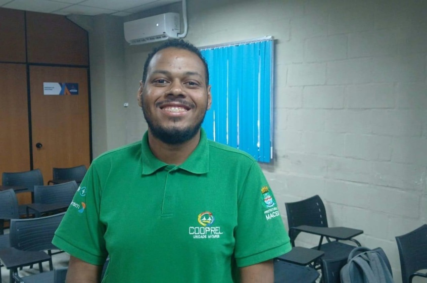 Cooperados conhecem plano para melhorar coleta seletiva em Maceió. Foto: Tháchyna Lorena (estagiária)/ Ascom Alurb