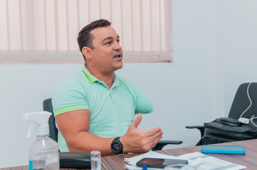 Após o acidente, Luiz André precisou mudar de setor no trabalho. Foto: Joyce Juliana/Ascom SMTT