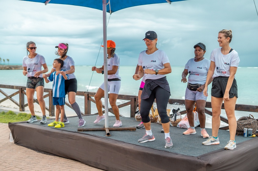 Em comemoração ao Dia das Mães, várias mulheres participaram de aulas de dança e desfrutaram de massagens relaxantes. Foto: Emile Valões / Ascom Semtel
