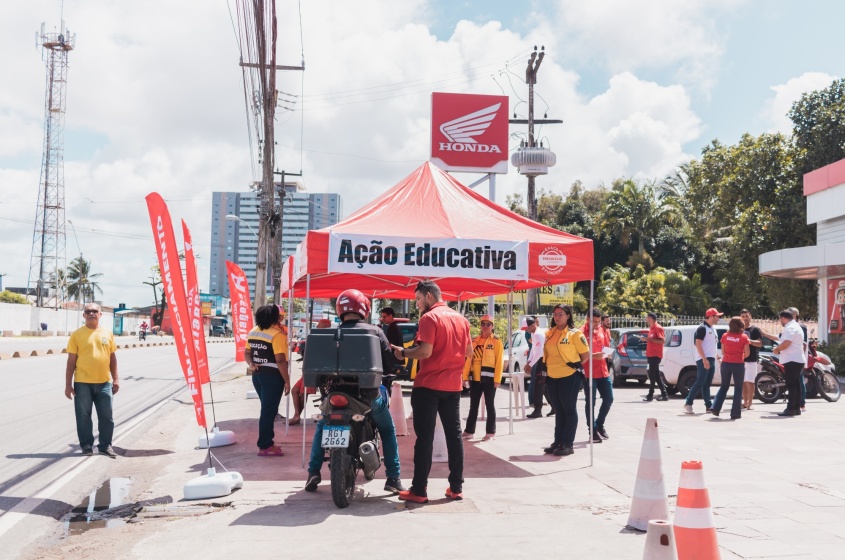 Ação contou com distribuição de brindes, revisão gratuita nos veículos e curso de pilotagem. Foto: Joyce Juliana/Ascom SMTT