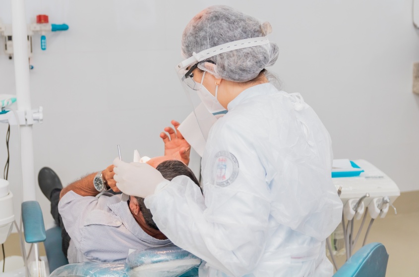 O atendimento odontológico está entre as especialidades ofertadas pelo Sest-Senat. Foto: Joyce Juliana (Ascom SMTT).