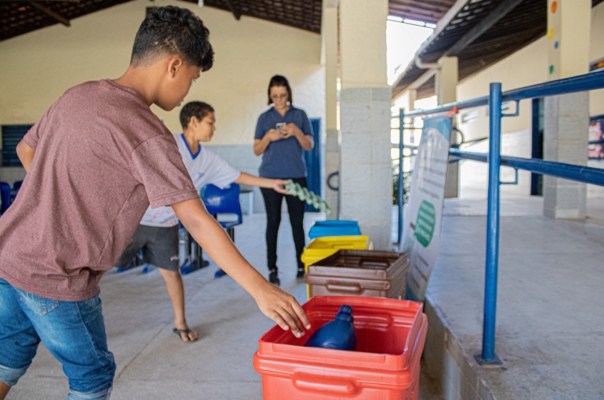 Ação teve como objetivo trabalhar a consciência ambiental das crianças. Foto: Bárbara Wanderley / Secom Maceió.