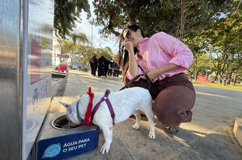 Equipamento fornece água para pets. Foto: Walisson Vieira/ Ascom Alurb