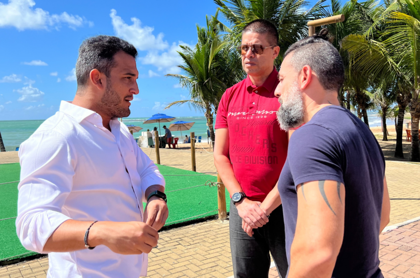 Secretário municipal de Esporte, Thales Novaes, aponta necessidade de revitalização das academias para representante da Mude.