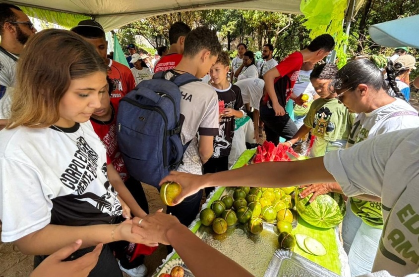Participantes do mutirão compartilham proteção ao meio ambiente. Foto: Alexandre Vieira/ Ascom Alurb