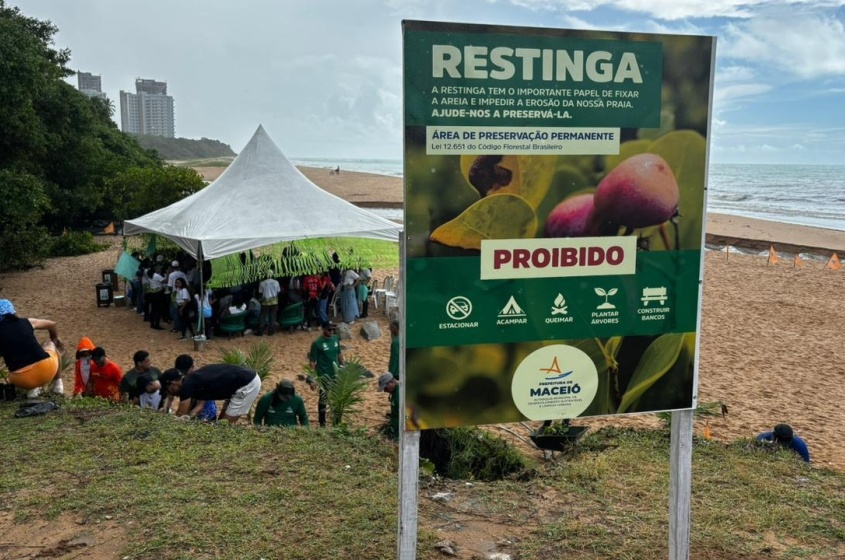 Placa informa sobre ordenamento da restinga. Foto: Alexandre Vieira/ Ascom Alurb