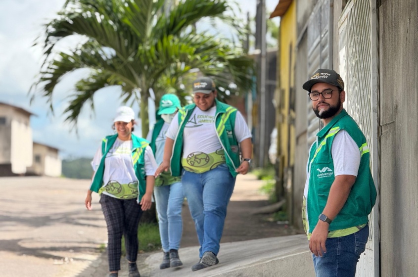 Educadores percorreram ruas do bairro concentram vários pontos de descarte irregular de lixo. Foto: Walisson Vieira/Ascom Alurb