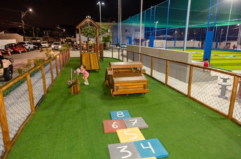 Parque infantil no entorno da arena compõe novo espaço público. Foto: Felipe Sóstenes/Ascom GVP