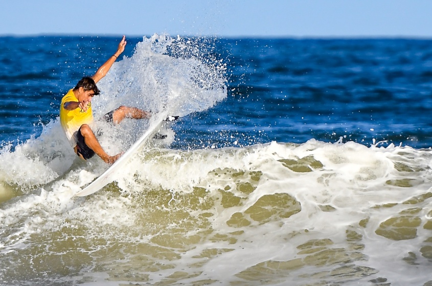 Em junho deste ano, Kahuan Handson esteve em Maceió disputando o Campeonato Brasileiro de Surf no Pontal da Barra. Foto: Maivan Fernandez / Secom Maceió