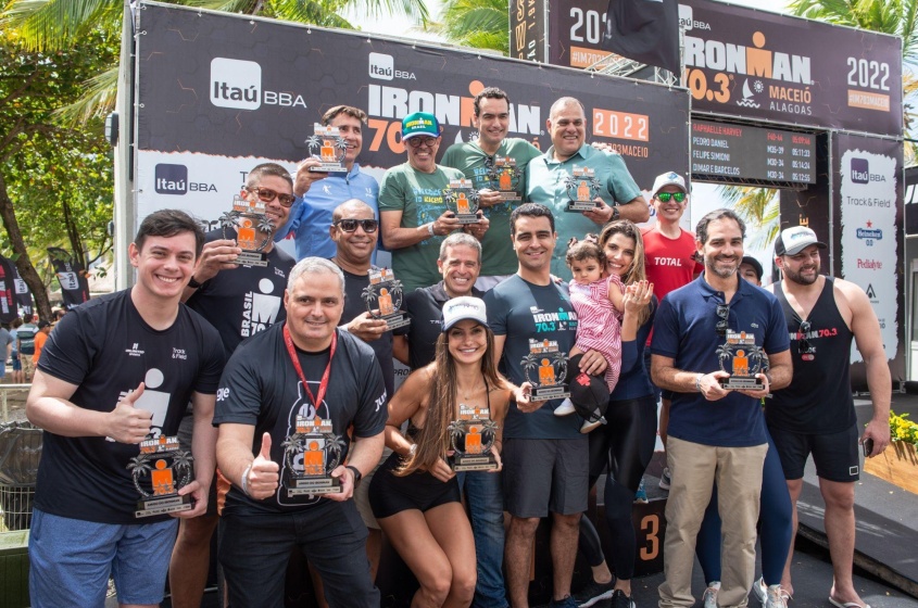 Gestor também recebeu o troféu "Amigo do IronMan", concedido pela organização mundial da prova. Foto: Juliete Santos / Secom Maceió