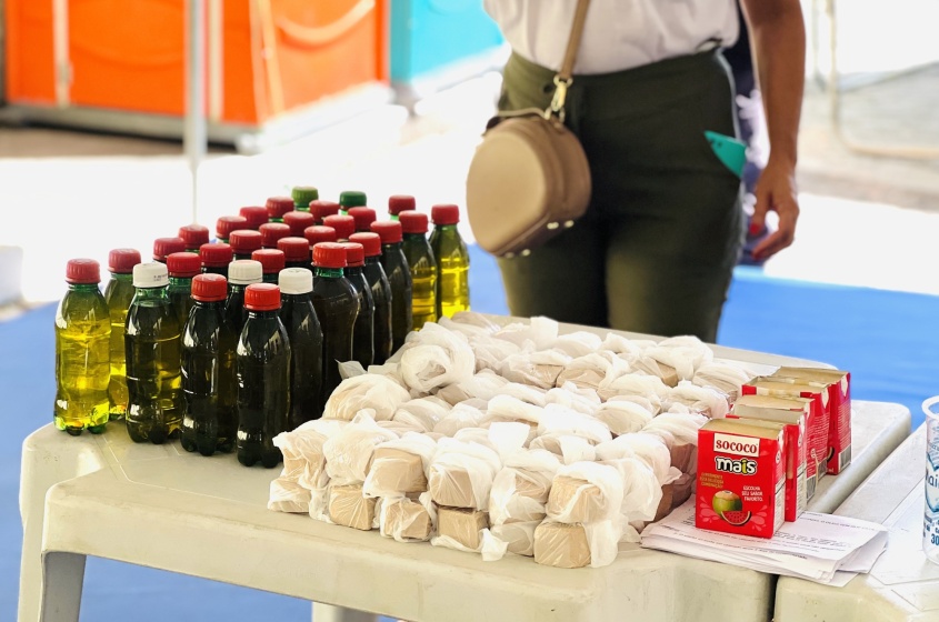 Óleo é usado na fabricação de sabão em pedra e líquido. Foto: Crystália Tavares/Ascom Alurb