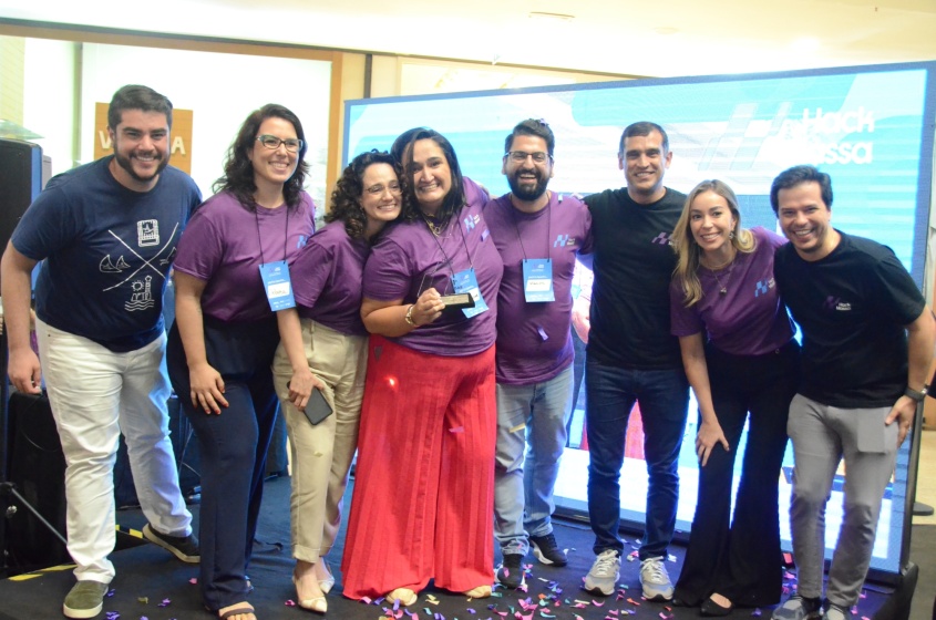 Da esquerda para a direita: o presidente do Iplam, Antonio Carvalho; Débora Michielatto; Juliana Bittencourt; Ana Karolina Maia; Marcos Betiati; o secretário da Sedigi, Sergio Cavalcante; Vanessa Reis; e o presidente da Maceió Digital, Rodrigo Rossiter. Foto: Beto Macário