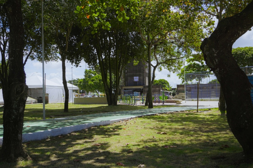 Localizada no coração do Biu, Praça Padre Cícero abriga Parque da Criança. Foto: Gabryel Andrade/ Ascom Seminfra