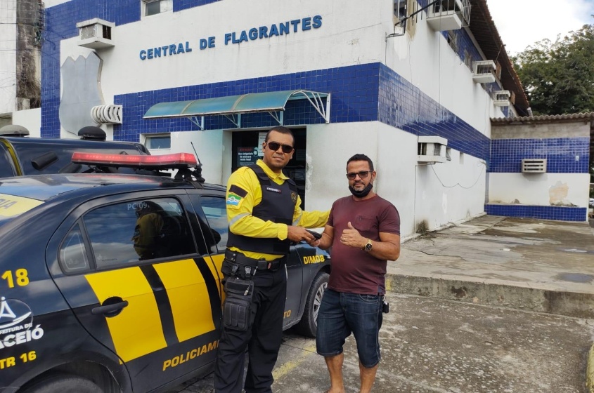 Proprietário da carteira já estava registrando B.O. sobre a perda. Foto: SMTT.