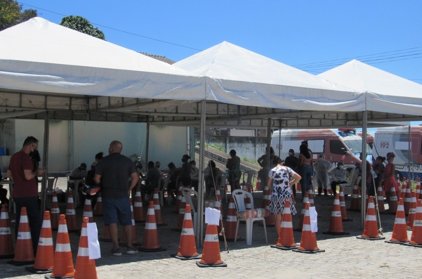 Beneficiários recebem alimentos na SMTT. Foto: Ascom Semas