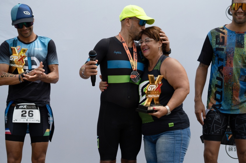 Atleta faz homenagem para a mãe durante a prova. Foto: Émile Valões / Ascom Semtel