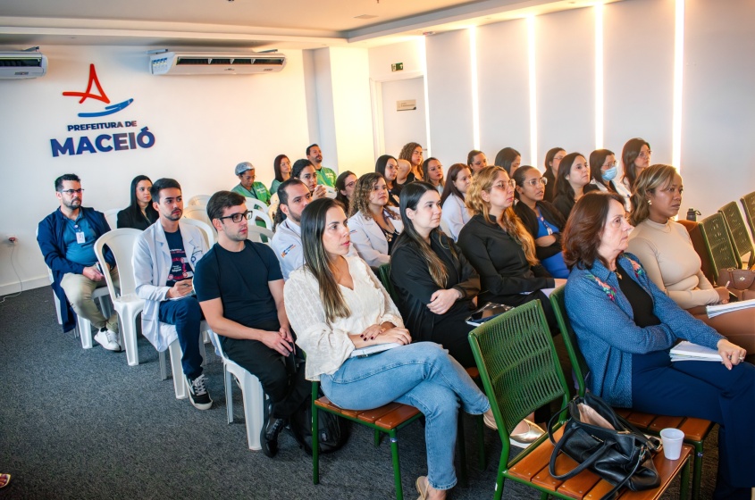 Com profissionais de diferentes áreas reunidos, treinamento reforçou a importância do cuidado contínuo, da prevenção e de agravamentos da tuberculose. Foto: David Silas