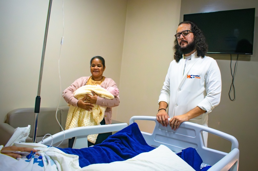 Ouvidoria faz aplicação de pesquisa beira leito nas unidades de internação. Foto: David Silas/Ascom Maceió Saúde