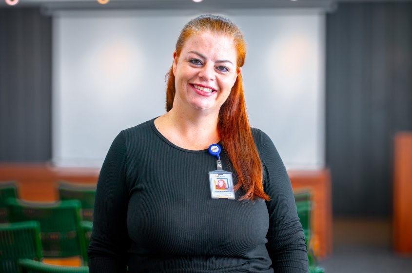 Renata Schneider, coordenadora do Núcleo de Qualidade do Hospital da Cidade, destaca a importância da integração de dados e tecnologia para aprimorar a gestão hospitalar e a assistência aos pacientes. Foto: David Silas/Ascom Maceió Saúde