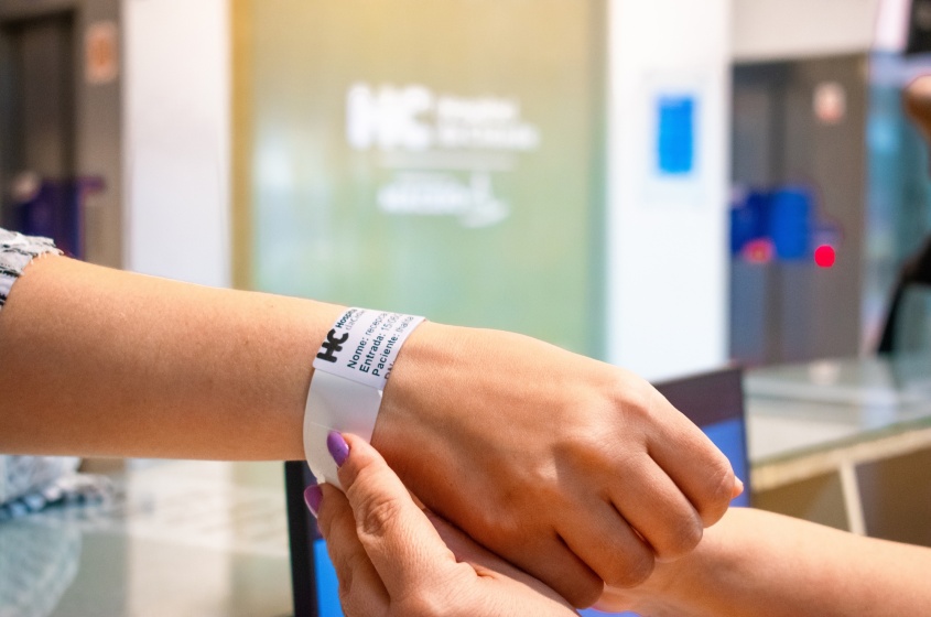 Do cadastro na recepção à alta hospitalar, processo de identificação funciona como uma barreira para evitar erros assistenciais. Foto: David Silas/Ascom Maceió Saúde