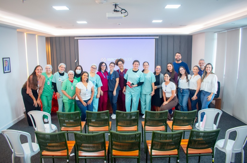Colaboradores do Hospital da Cidade participam de sessão educativa promovida pelo Sciras, reforçando de forma leve e interativa a importância da higienização das mãos para a segurança do paciente. Foto: David Silas/ Ascom Maceió Saúde