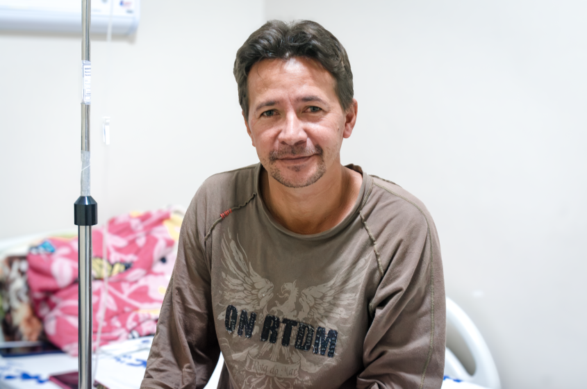 Thiago do Carmo Silva elogia estrutura do Hospital da Cidade e destacou a atenção das equipes médica, de enfermagem e multiprofissional durante seu tratamento. Foto: David Silas/ Ascom Maceió Saúde