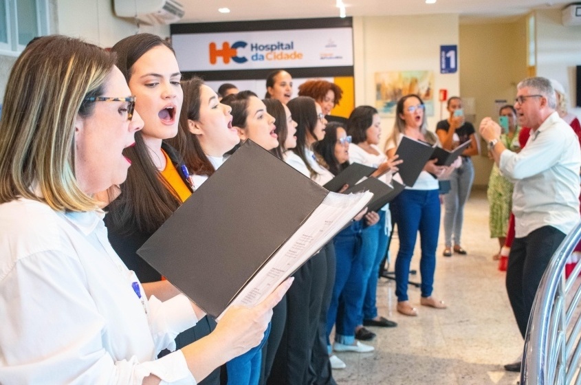 Rotina do Hospital da Cidade ganhou novos sons e sentimentos com a estreia do Coral Canto da Gente. Foto: David Silas/ Ascom Maceió Saúde