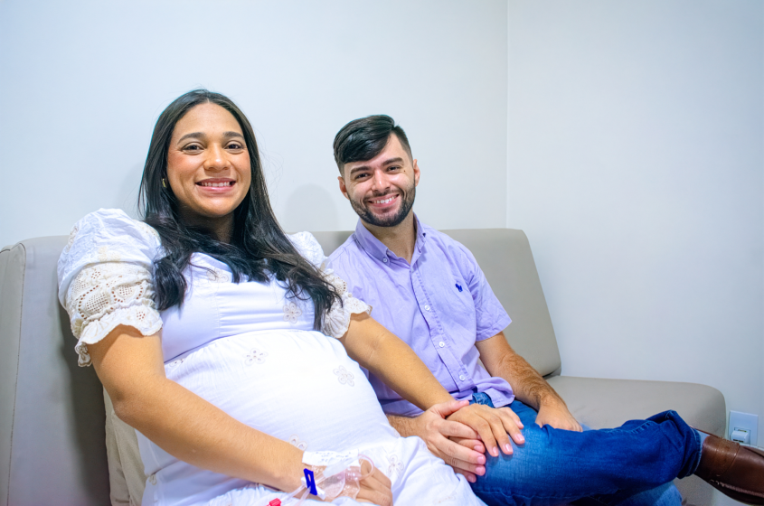 Mãe de trigêmeos elogia acolhimento e assistência durante internação e parto no Hospital da Cidade. Foto: David Silas/Ascom Maceió Saúde