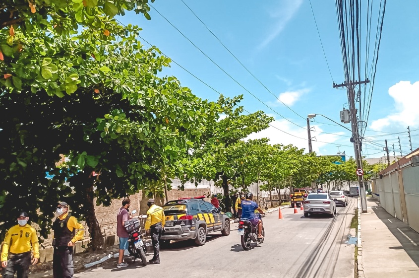 Das autuações, sete foram destinadas a condutores que transitavam com veículos sem possuir a habilitação. Foto: SMTT