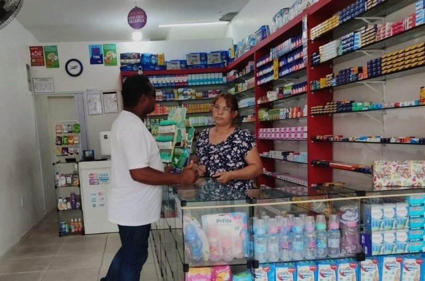 Comerciantes são orientados sobre educação ambiental. Foto: Ascom Sudes