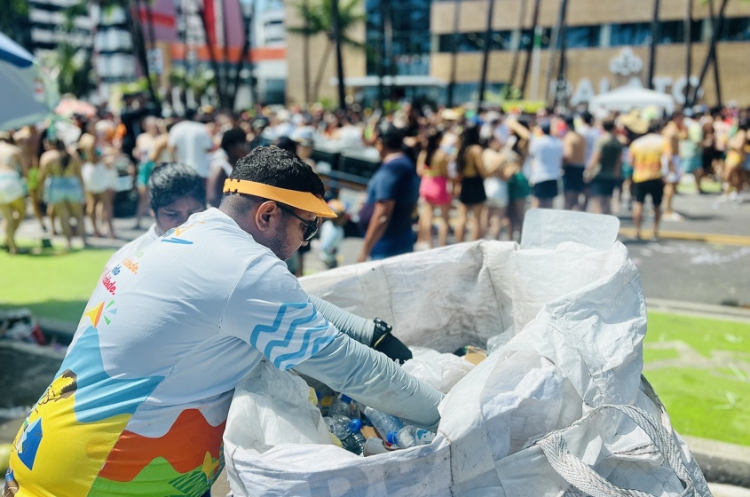 Catadores cooperados garantem aumento da renda em grandes eventos. Foto: Crystália Tavares/Ascom Alurb