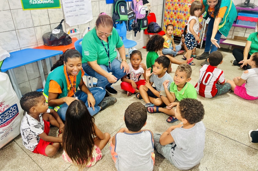 Crianças aprendem importância da reciclagem. Foto: Cristalya Tavares/Ascom Alurb